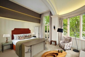 Suite, 1 King Bed, Balcony