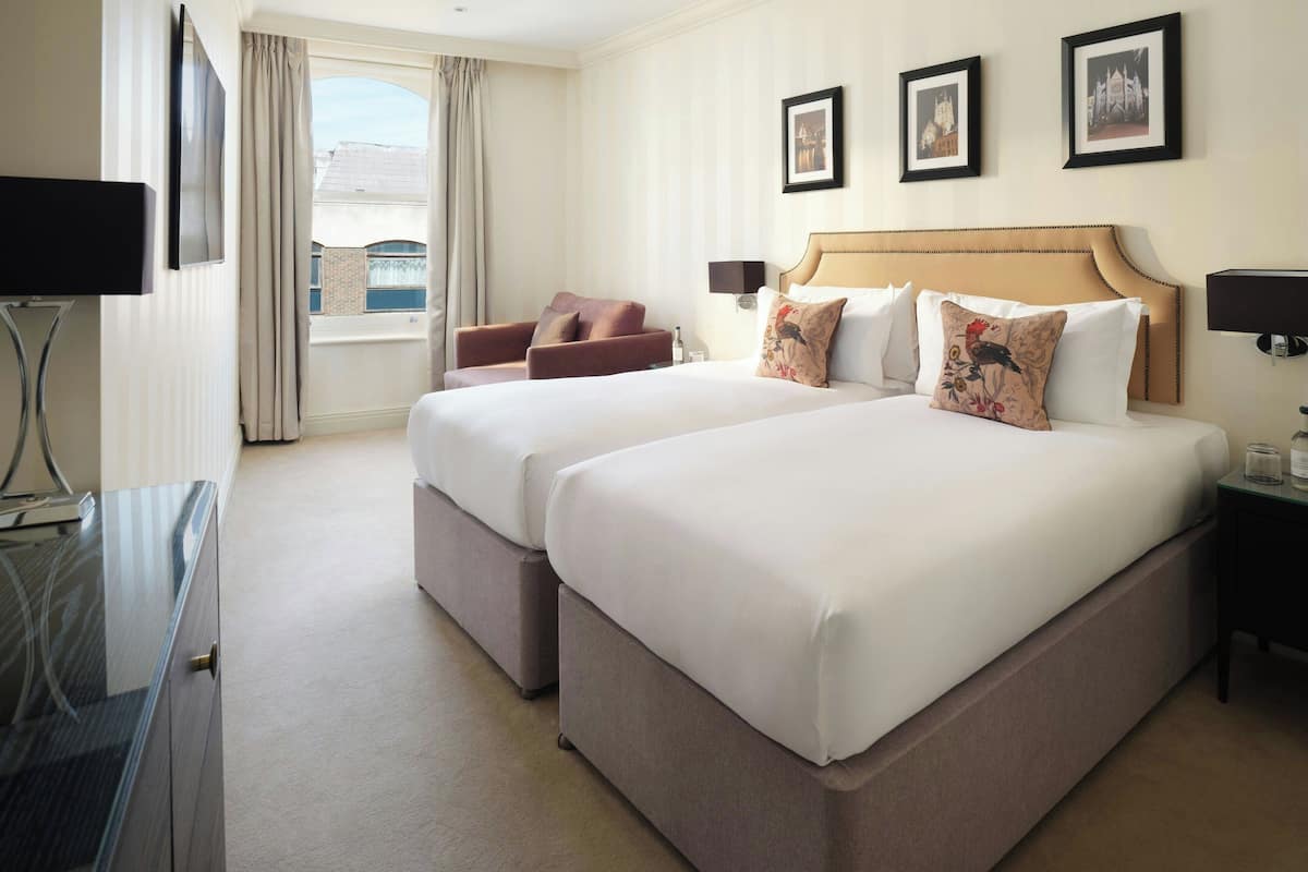 Deluxe Room, 2 Twin Beds | In-room safe, desk, blackout drapes, soundproofing
