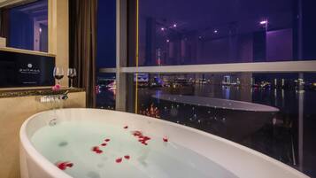 Premium bedding, free minibar items, in-room safe