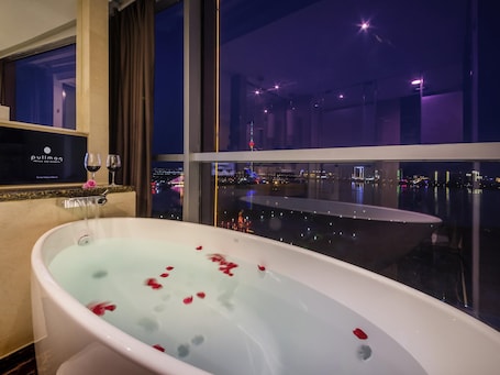 Roupas de cama premium, frigobar (abastecido com alguns itens grátis). Pullman Linyi Lushang