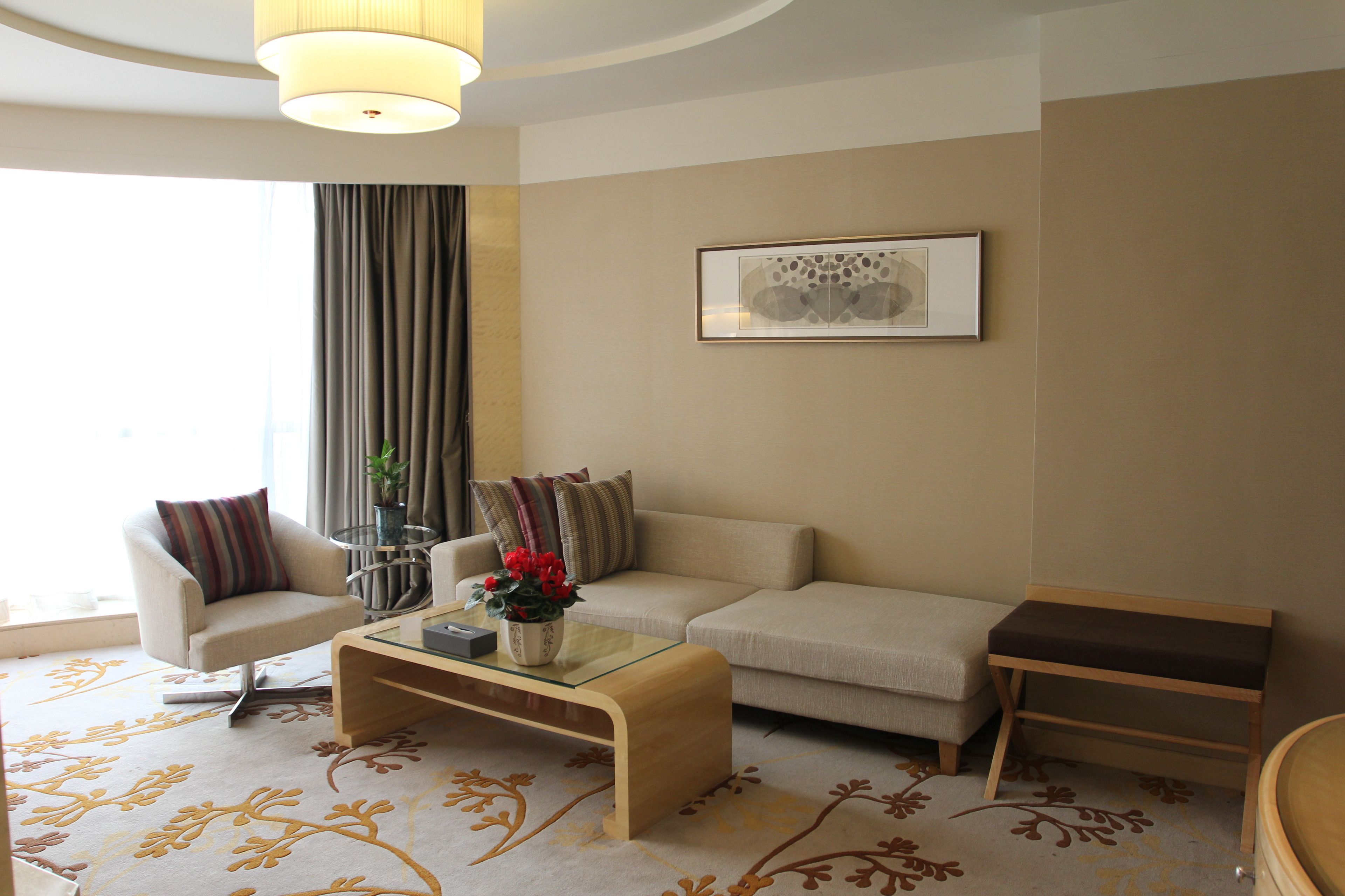 deluxe suite, 1 king bed | living area | lcd tv