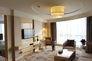 Deluxe Suite, 1 King Bed | Living area | LCD TV - Pullman Linyi Lushang (Linyi)