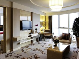 Suite Deluxe, 1 cama de matrimonio grande | Ropa de cama de alta calidad y minibar (con algunos artículos gratuitos)