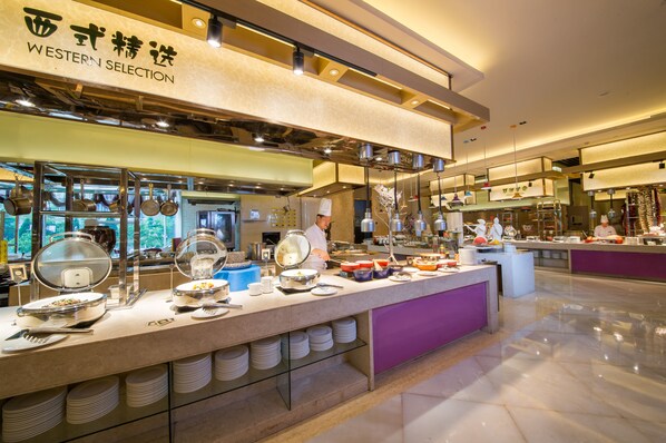 3 Restaurants, Frühstück, Mittagessen, Abendessen, internationale Küche