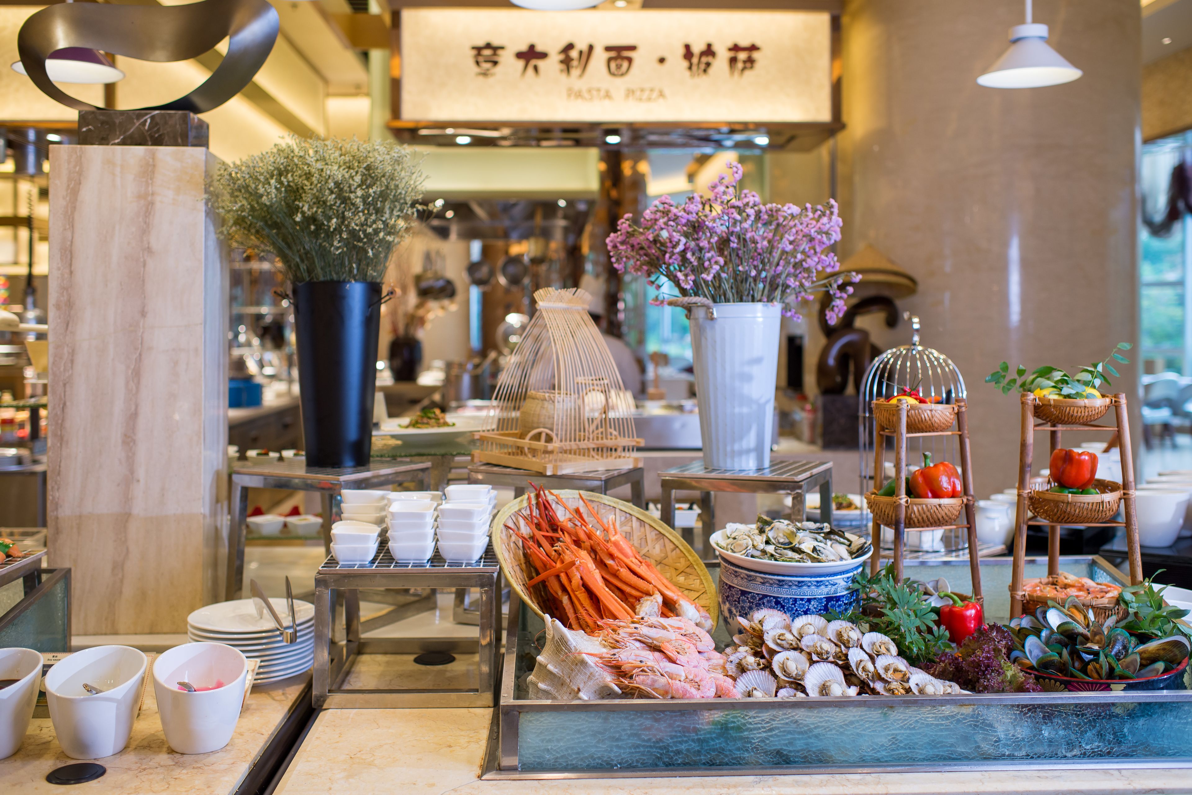 3 restaurants, breakfast, lunch, dinner served; international cuisine