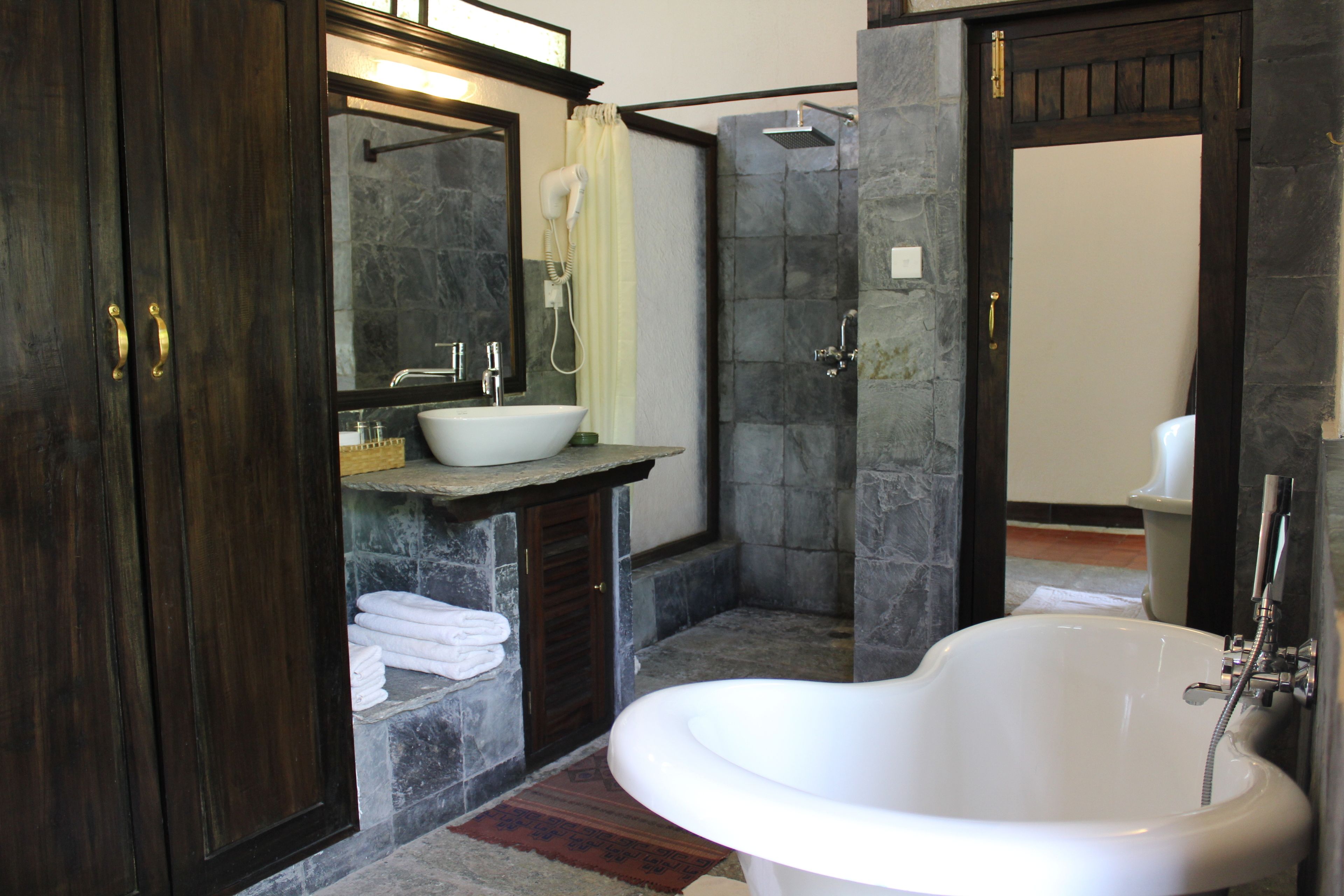 Premier Room, 1 Double Bed | Bathroom | Free toiletries, hair dryer, bathrobes, slippers