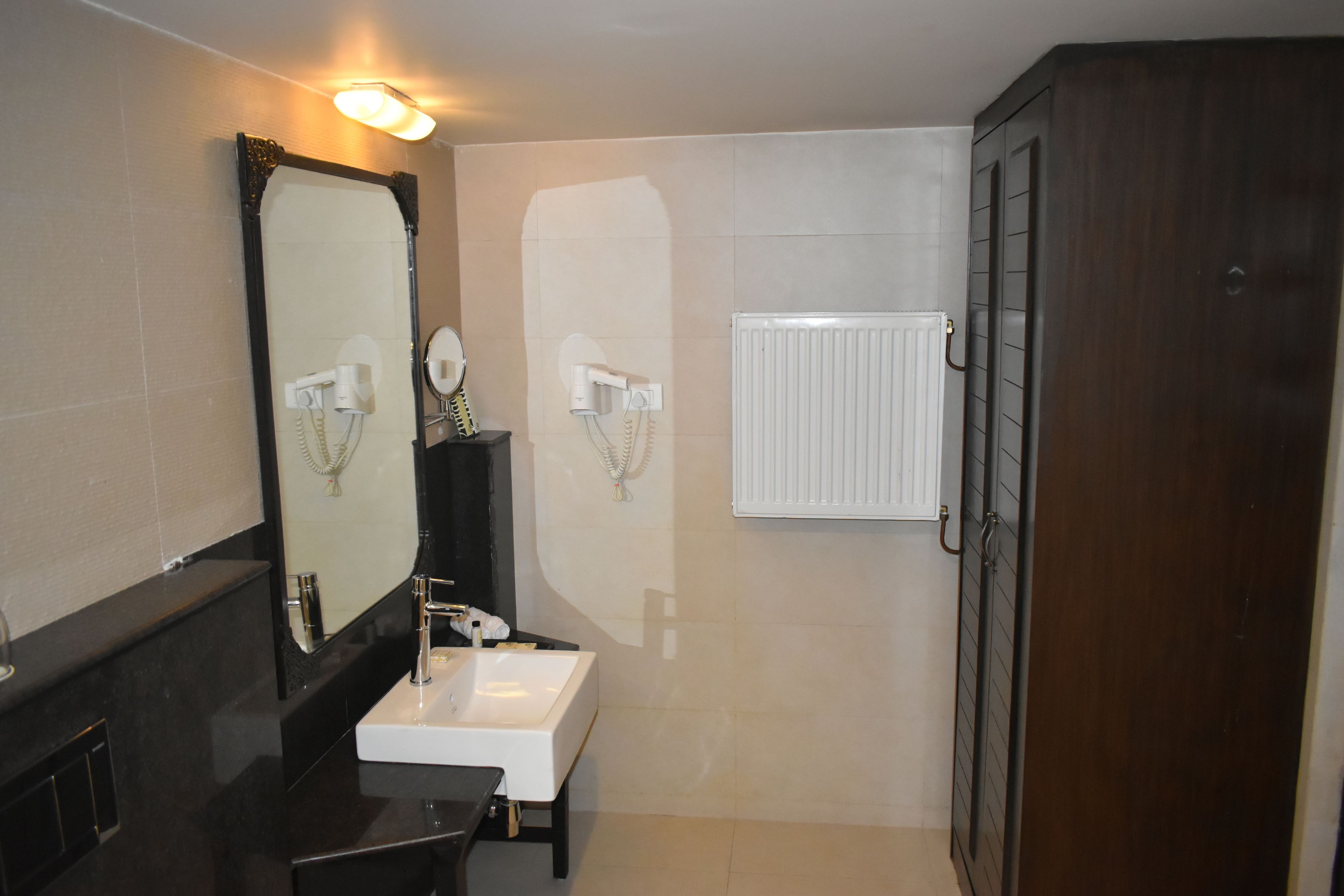 vintage suite | bathroom | shower, free toiletries, slippers, towels