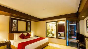 Deluxe Room | In-room safe, desk, blackout curtains, iron/ironing board