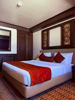 Suite Junior, 1 Tempat Tidur King | Brankas, meja kerja, tirai kedap cahaya, dan setrika/meja setrika