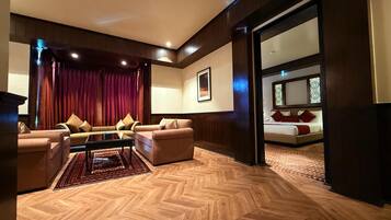 Vintage Suite | Living area | TV