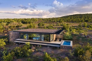 Luxury Suite, Private Pool | Premium bedding, minibar, in-room safe, desk - 57 Waterberg Lodge (Vaalwater)