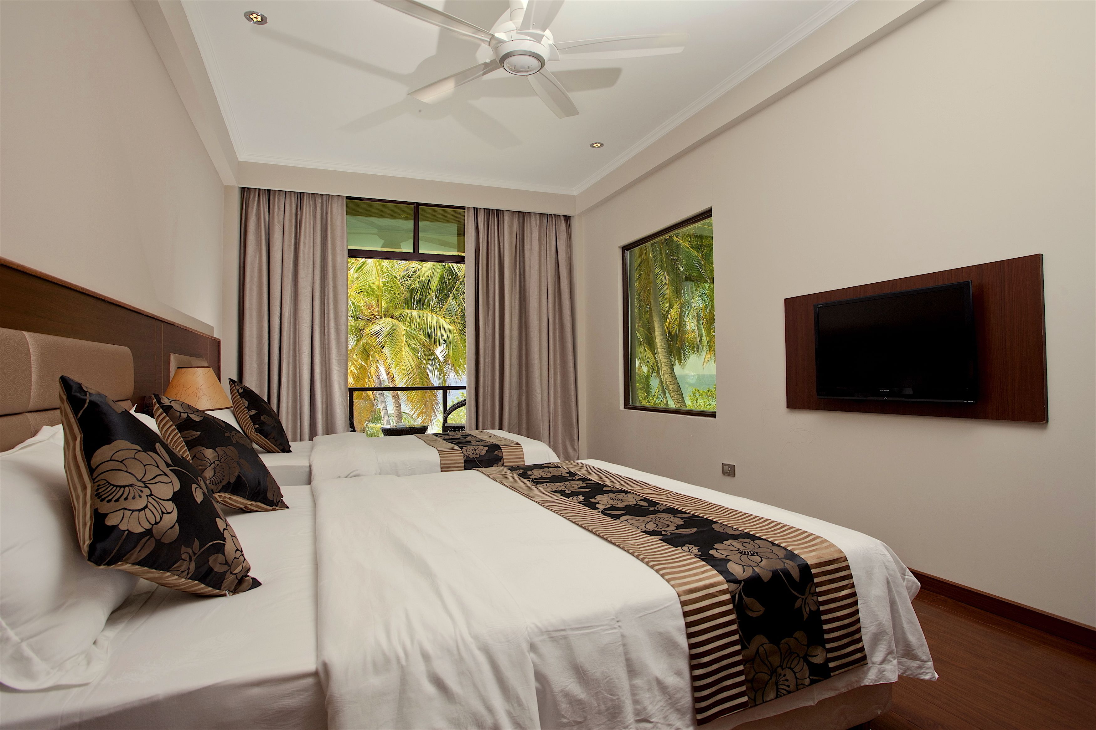 deluxe triple room, sea view | premium bedding, pillow-top beds, minibar, in-room safe