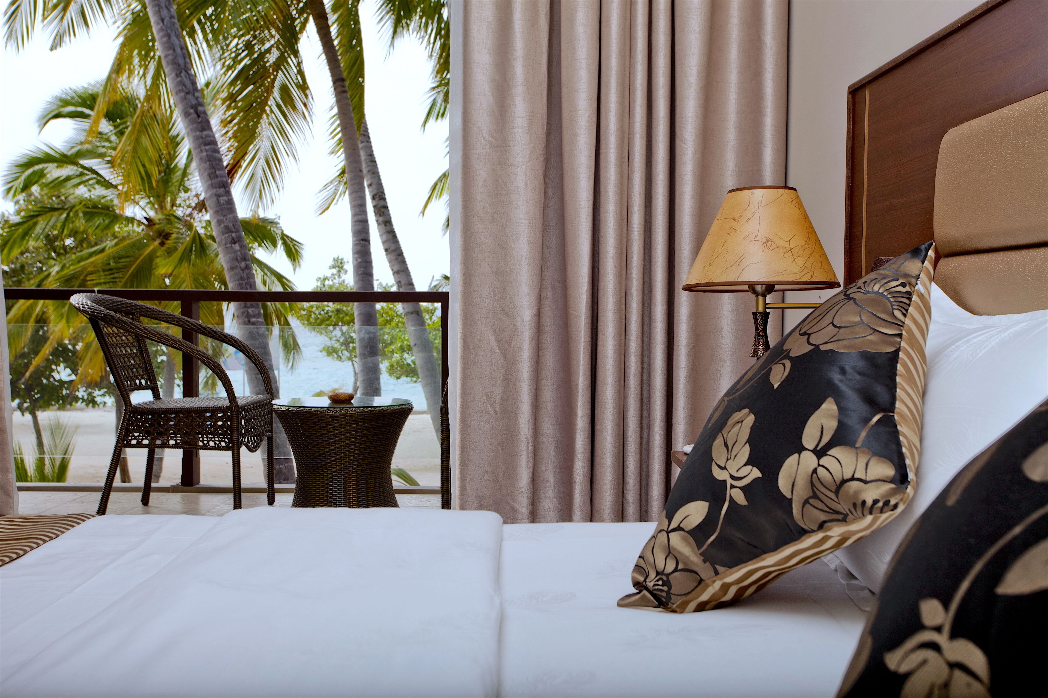 deluxe double room, sea view | premium bedding, pillow-top beds, minibar, in-room safe
