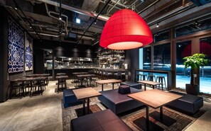 아침 식사 및 저녁 식사 제공