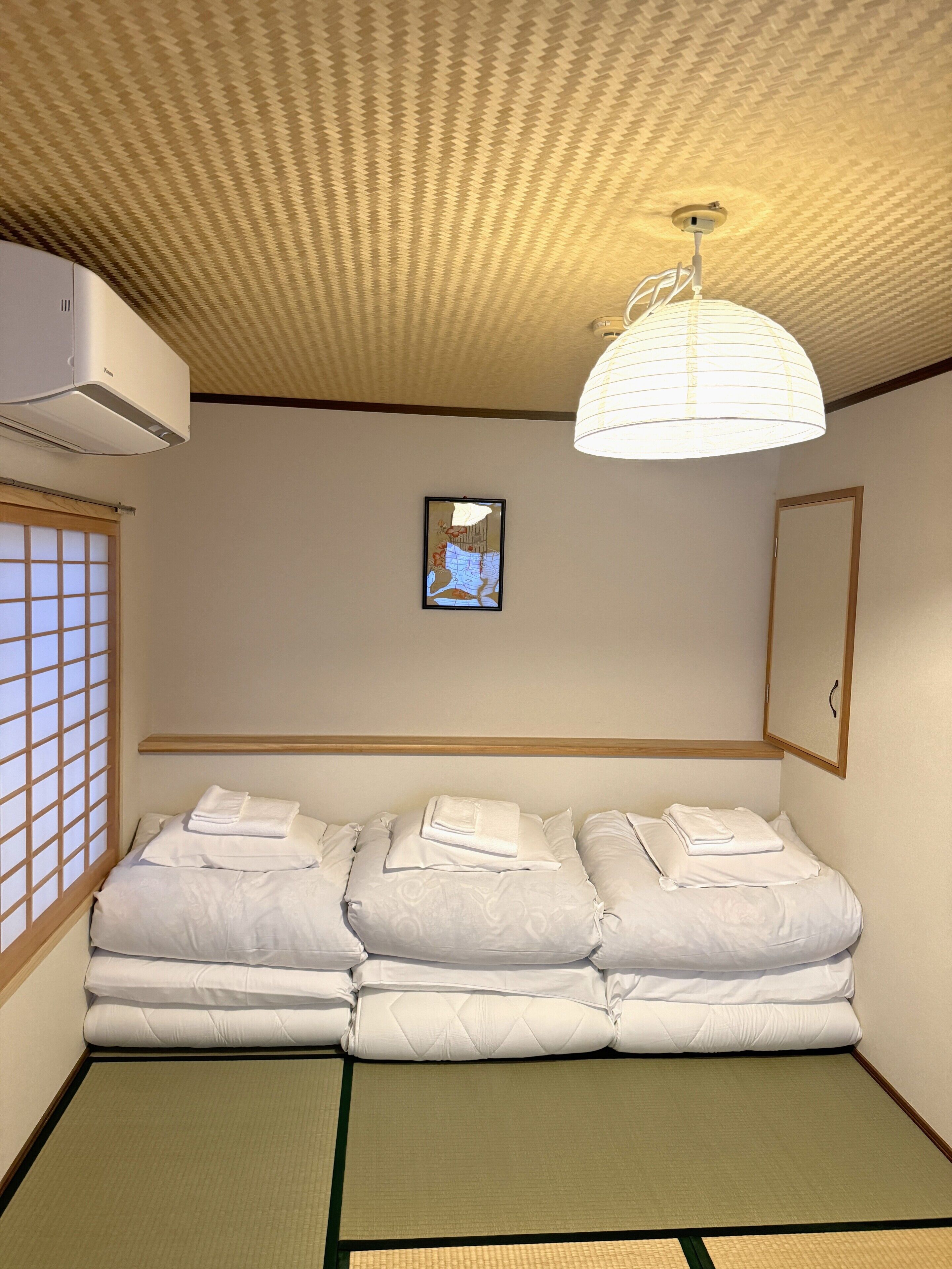 Iron/ironing board, free WiFi, bed sheets