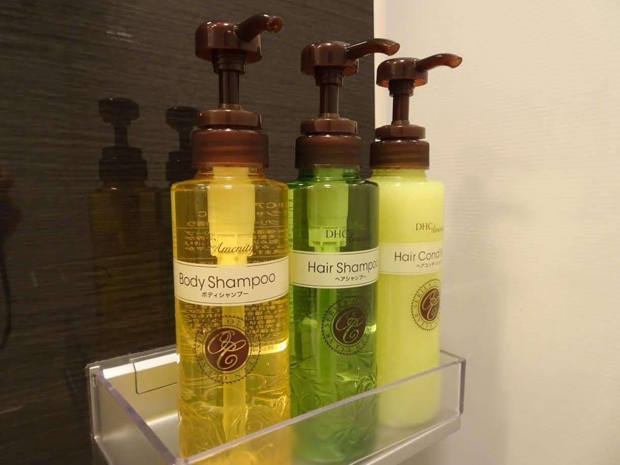 rainfall showerhead, free toiletries, hair dryer, slippers