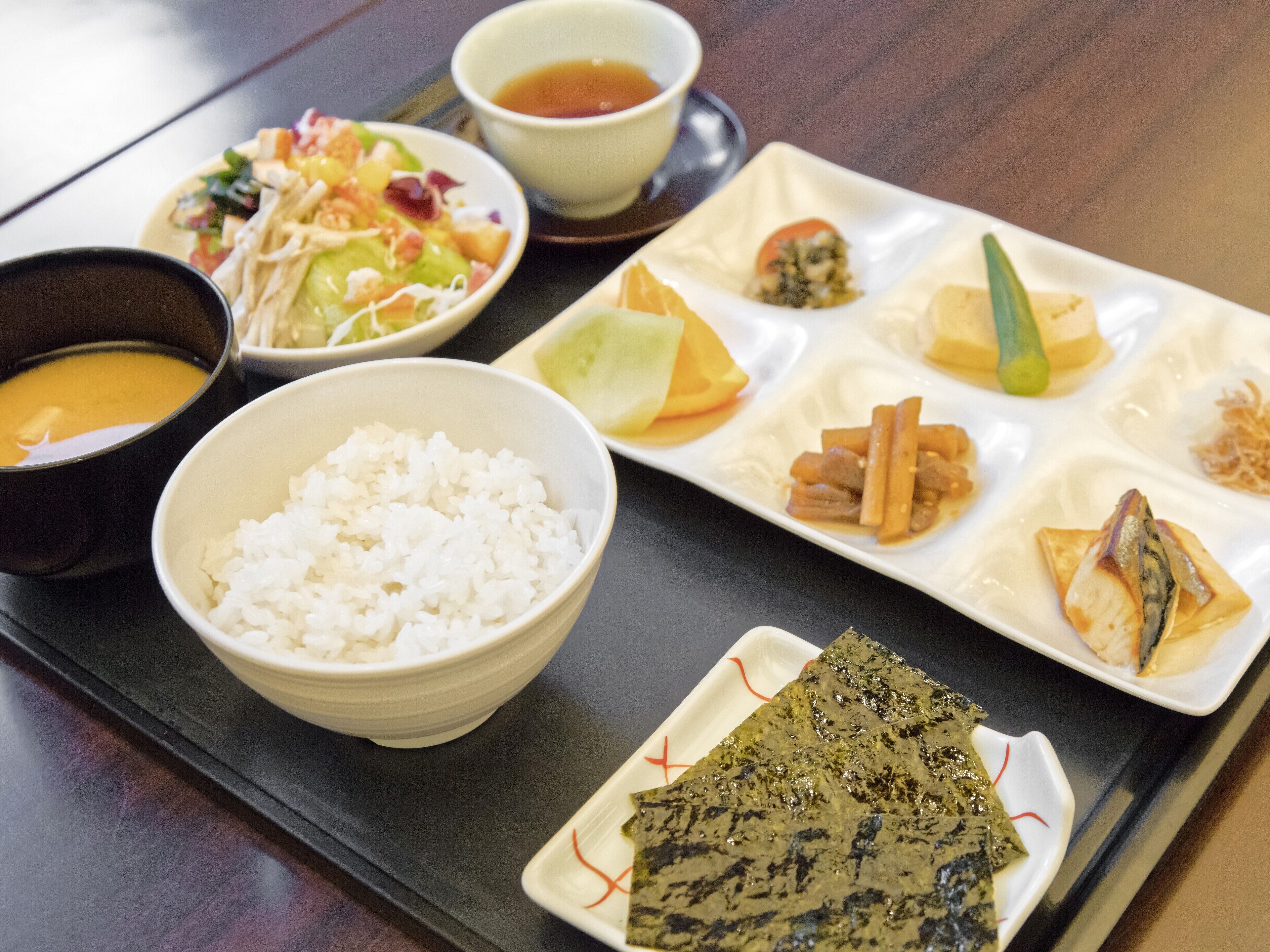 daily buffet breakfast (jpy 1430 per person)