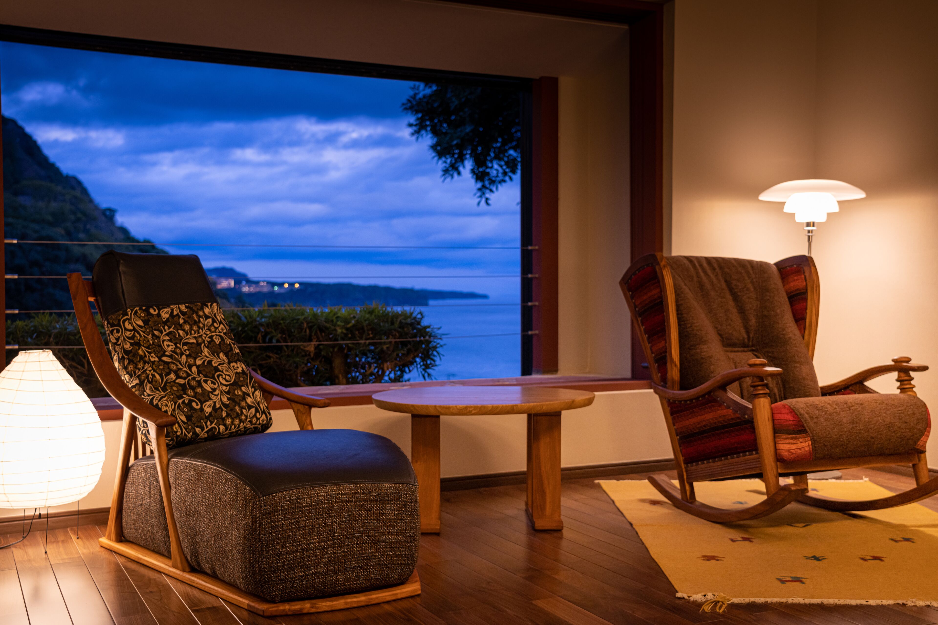 King 302, Open-Air Bath, Optional meals in dining room | Living area