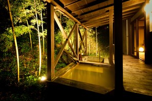 Traditionele kamer, niet-roken (302 Open-Air Bath, Meal at Restaurant) | Badkamer | Gratis toiletartikelen, een haardroger, badjassen, pantoffels