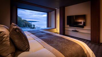 Chambre, 1 très grand lit, non-fumeurs (401,Open-Air Bath,meal in dining room) | Couette en duvet d'oie, coffres-forts dans les chambres