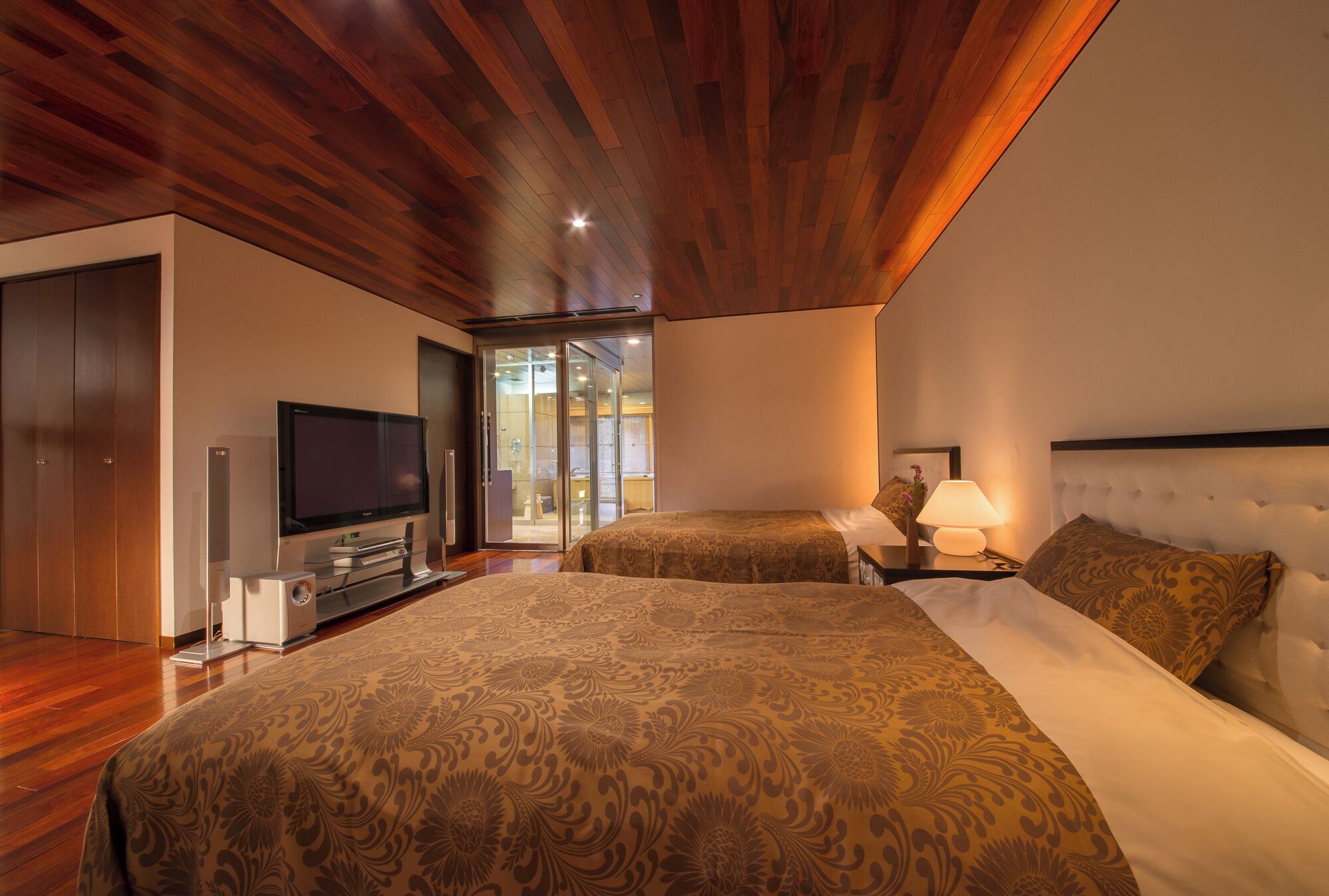 Suite | Down comforters, in-room safe, free WiFi