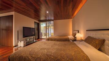 Suite | Down comforters, in-room safe, free WiFi