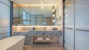 Free toiletries, hair dryer, slippers - Crowne Plaza Huaihua by IHG (Huaihua)
