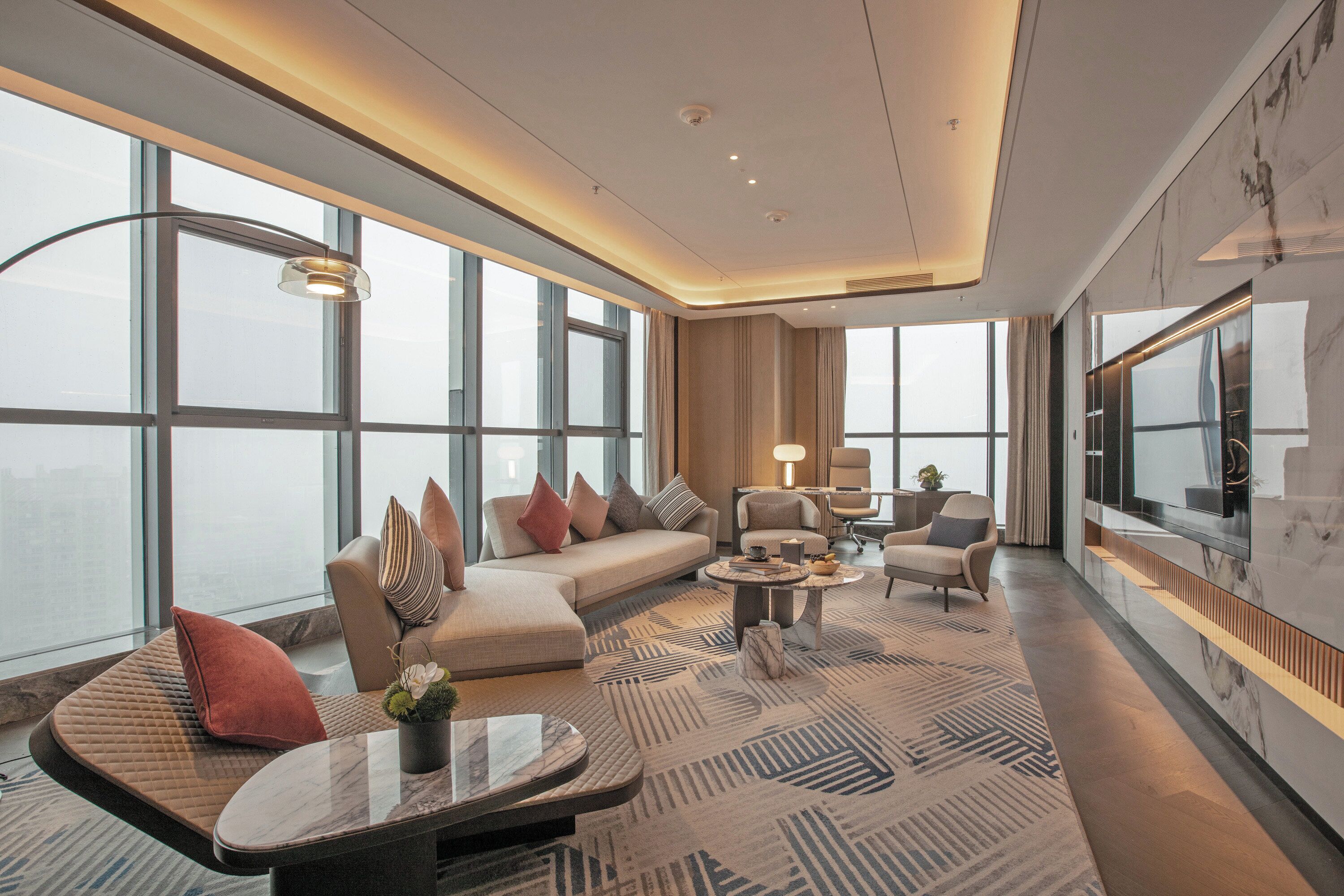 ห้องสวีท, 1 ห้องนอน, วิวแม่น้ำ (Living Area) | มินิบาร์, อินเทอร์เน็ตแบบใช้สาย (ฟรี)