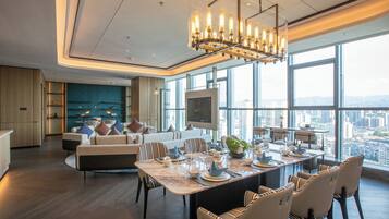 Minibar, free wired Internet