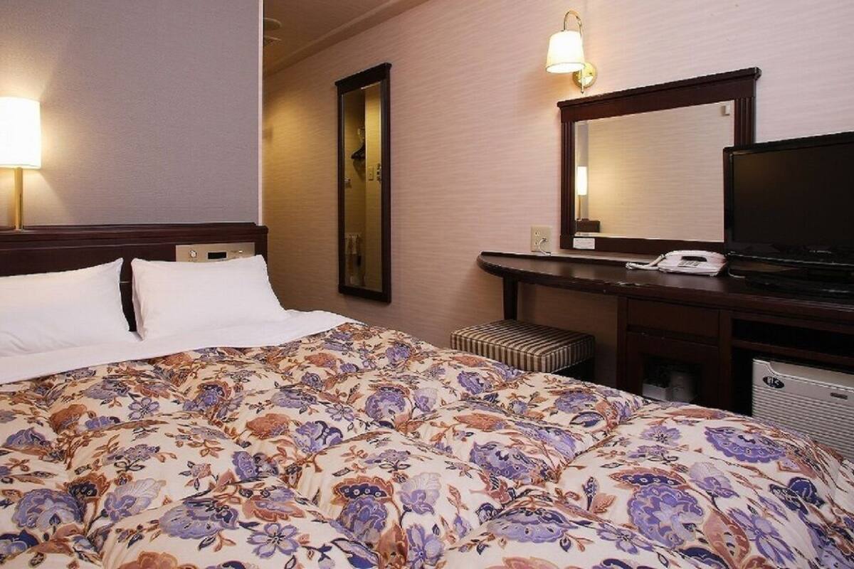Desk, iron/ironing board (on request), WiFi (free), bed sheets
