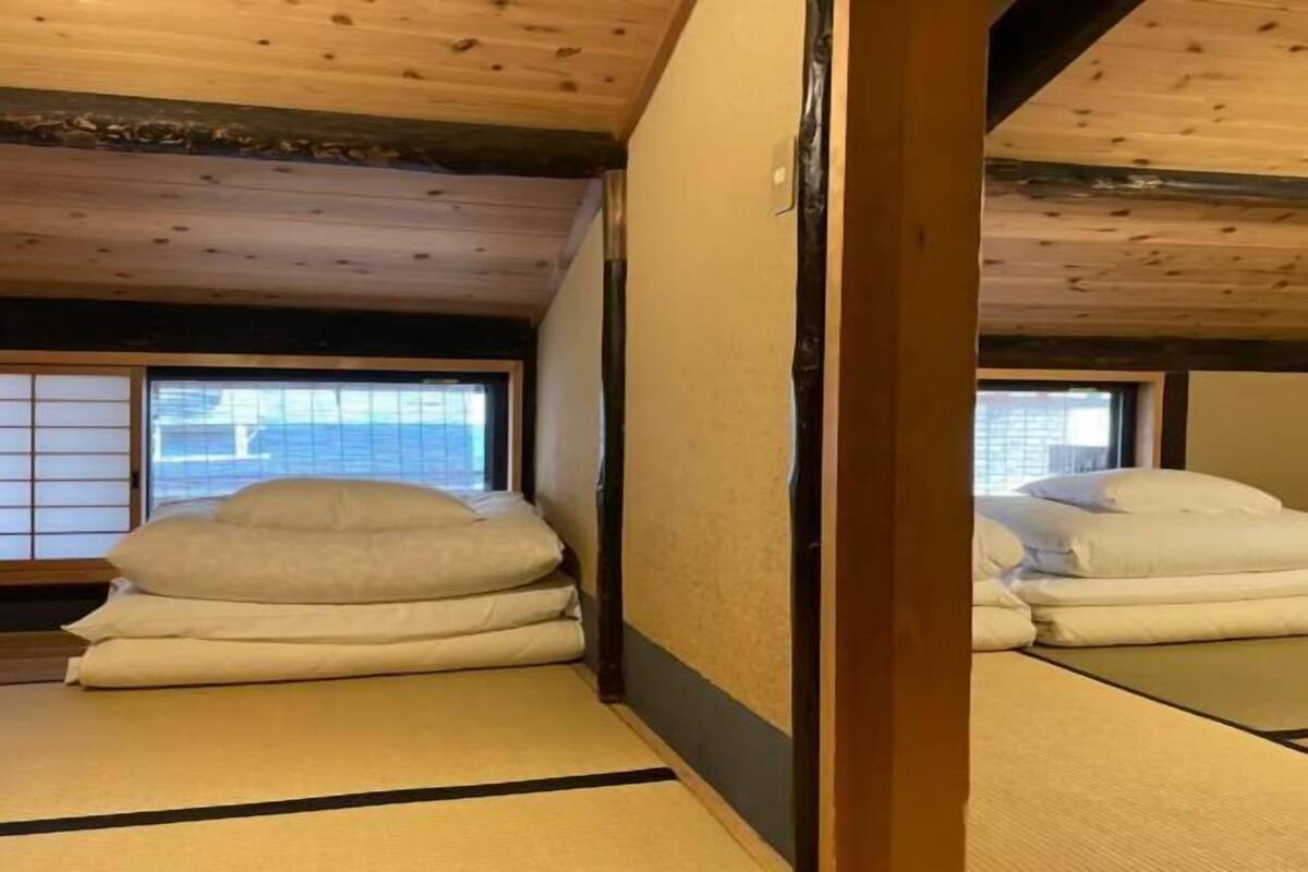 2 bedrooms, iron/ironing board, free WiFi