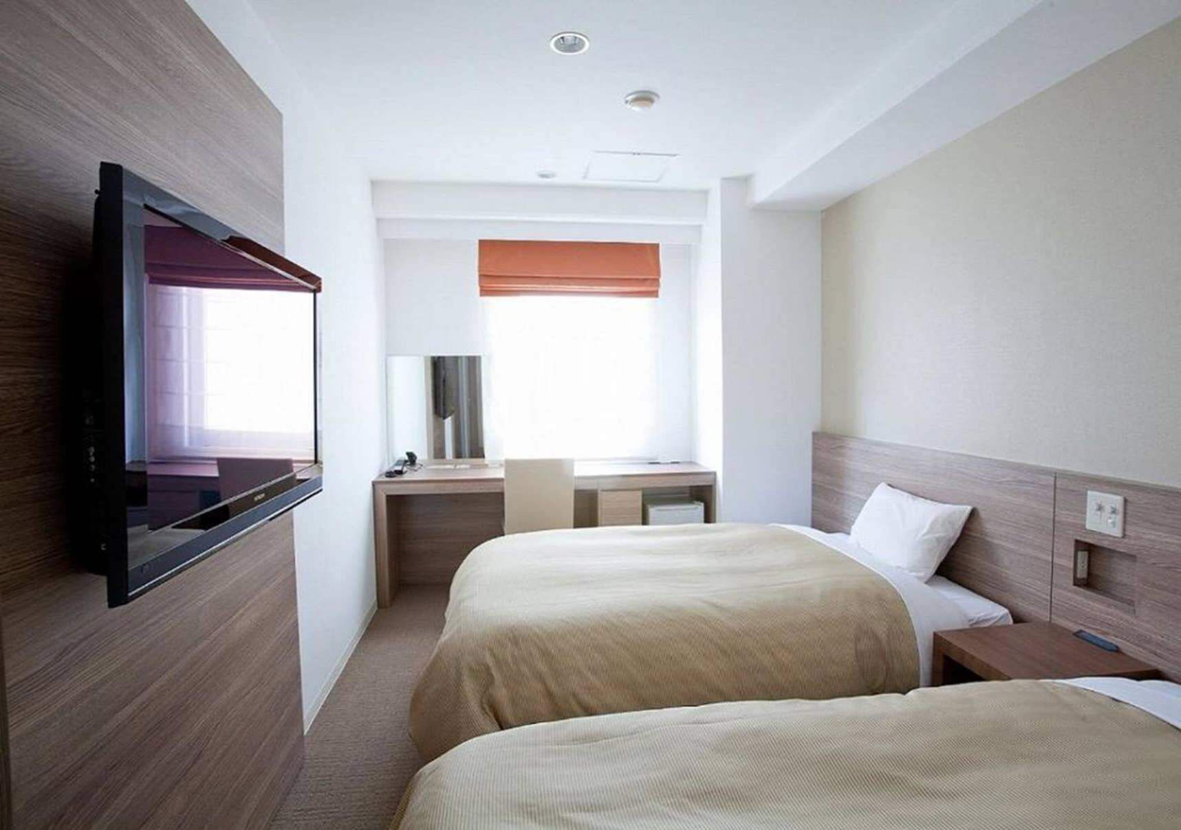 Premium bedding, Select Comfort beds, desk, free WiFi