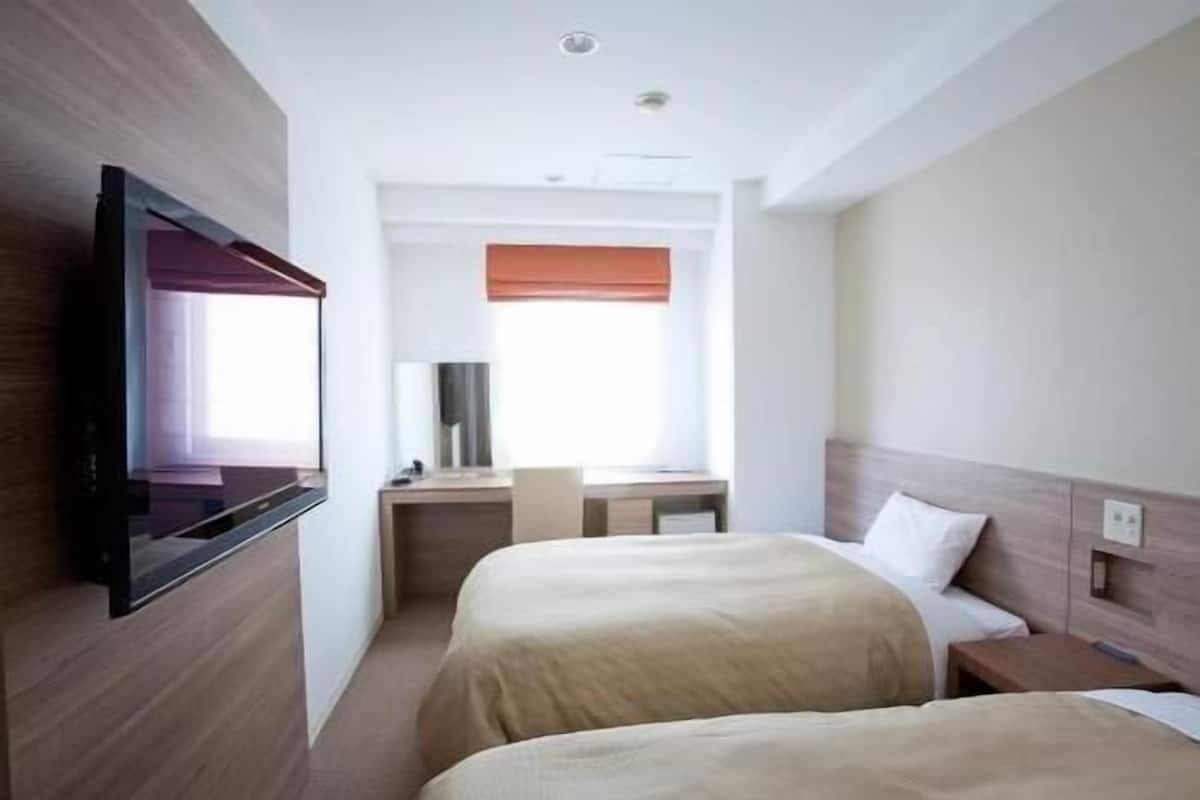 Premium bedding, Select Comfort beds, desk, free WiFi