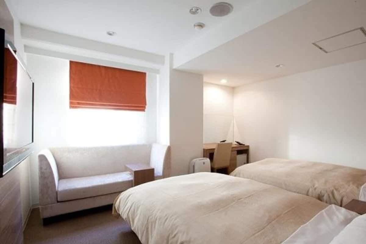 Premium bedding, Select Comfort beds, desk, free WiFi