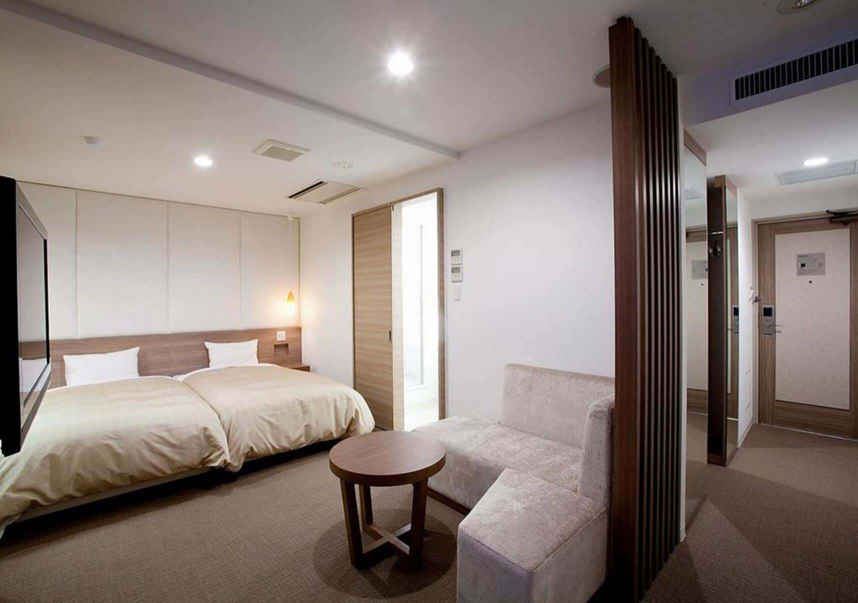 Premium bedding, Select Comfort beds, desk, free WiFi