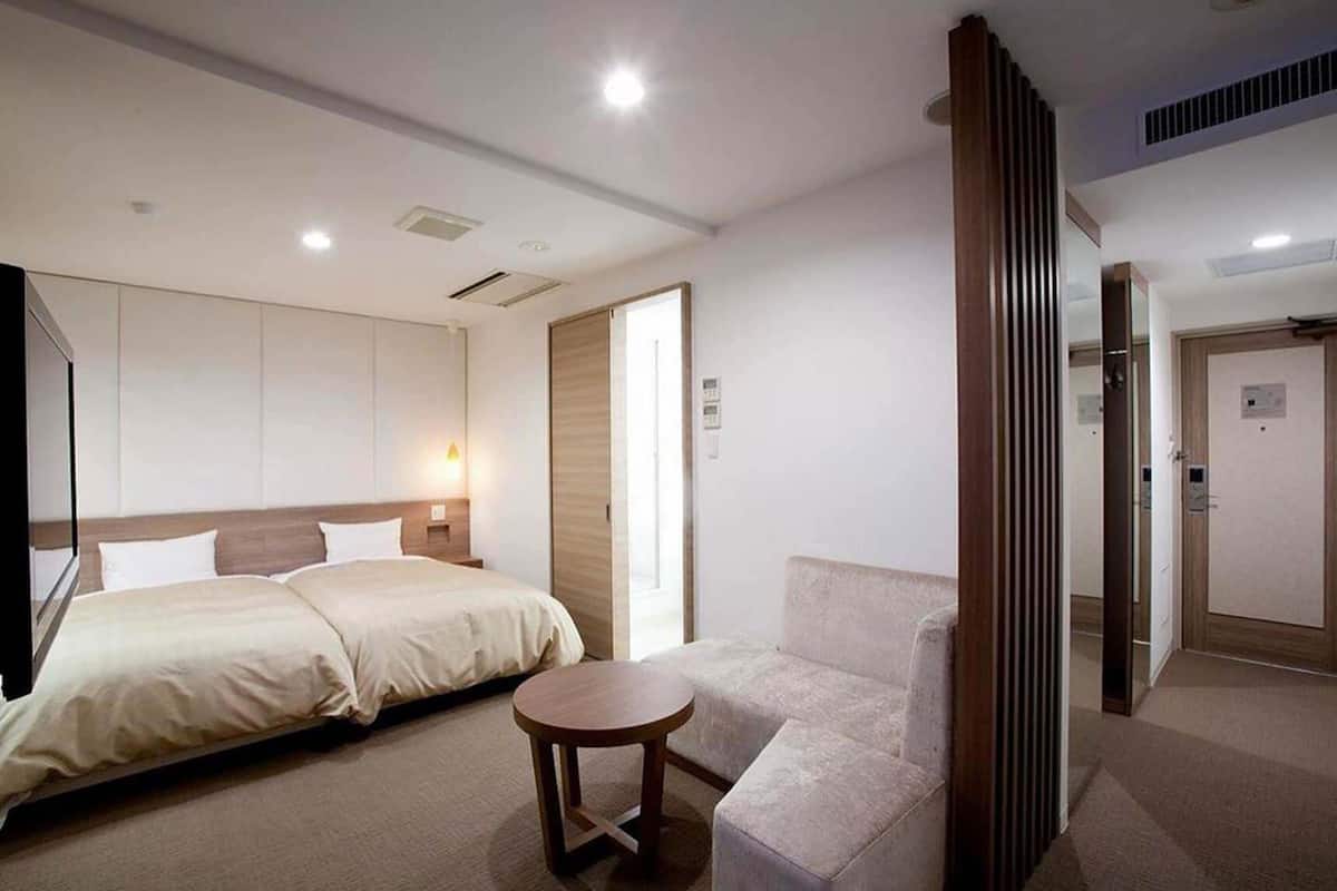 Premium bedding, Select Comfort beds, desk, free WiFi