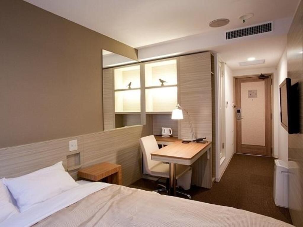 Premium bedding, Select Comfort beds, desk, free WiFi