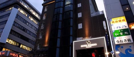 Fasade – kveld/natt