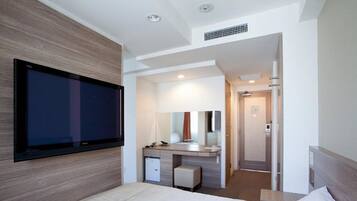 Premium bedding, Select Comfort beds, desk, free WiFi