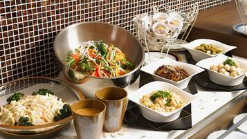 Free daily buffet breakfast