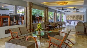 ロビー応接スペース