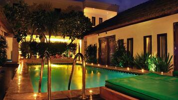 Kolam renang outdoor