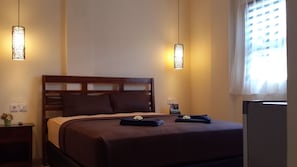 Escrivaninha, Wi-Fi de cortesia, roupa de cama