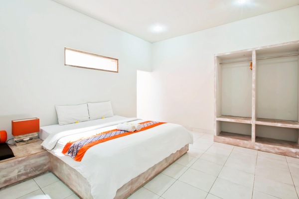 Deluxe Double Room | Desk, WiFi (free), bed sheets