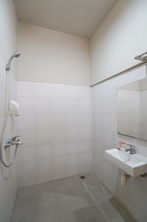 Quarto casal luxo | Banheiro | Chuveiro, toalhas de banho