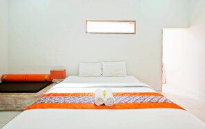 Desk, free WiFi, bed sheets - Cityzen Renon Hotel (Denpasar)