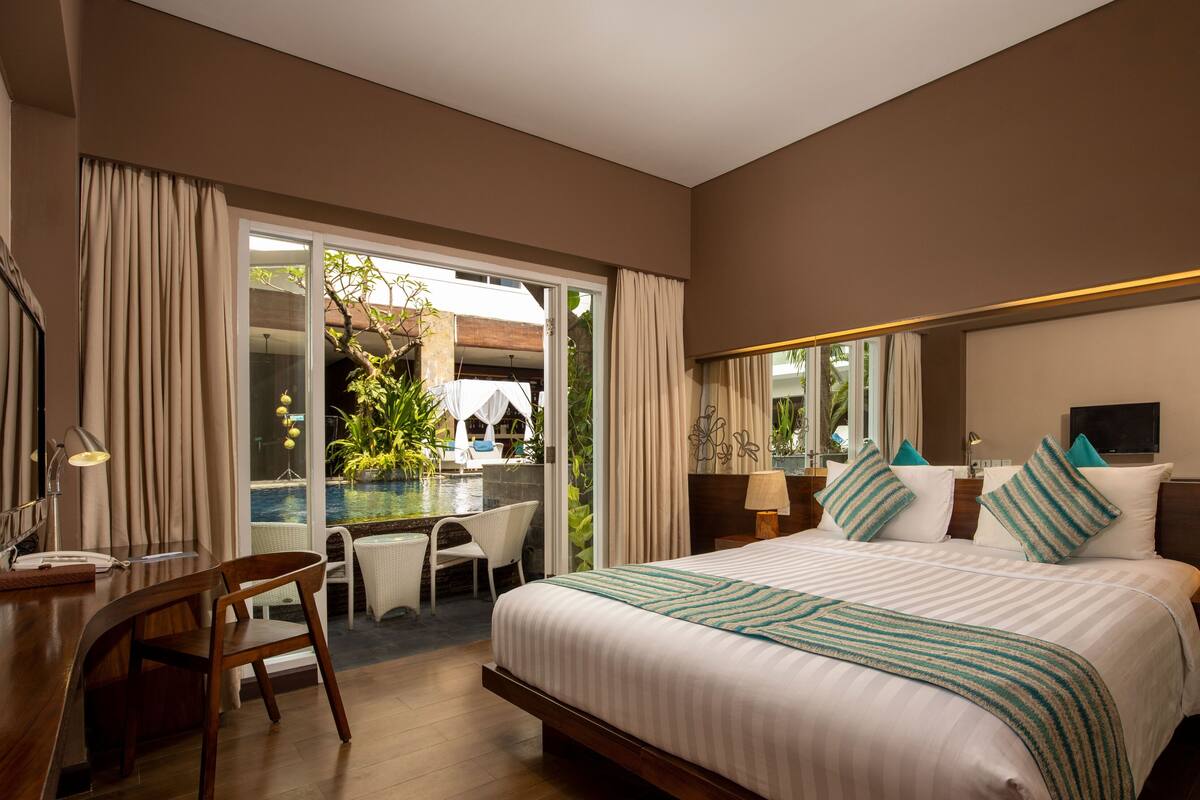 Kamar Superior, akses ke kolam renang | 1 kamar tidur, minibar, brankas, dan meja kerja
