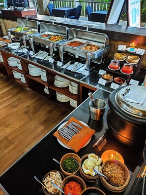 Päivittäinen buffetaamiainen maksusta