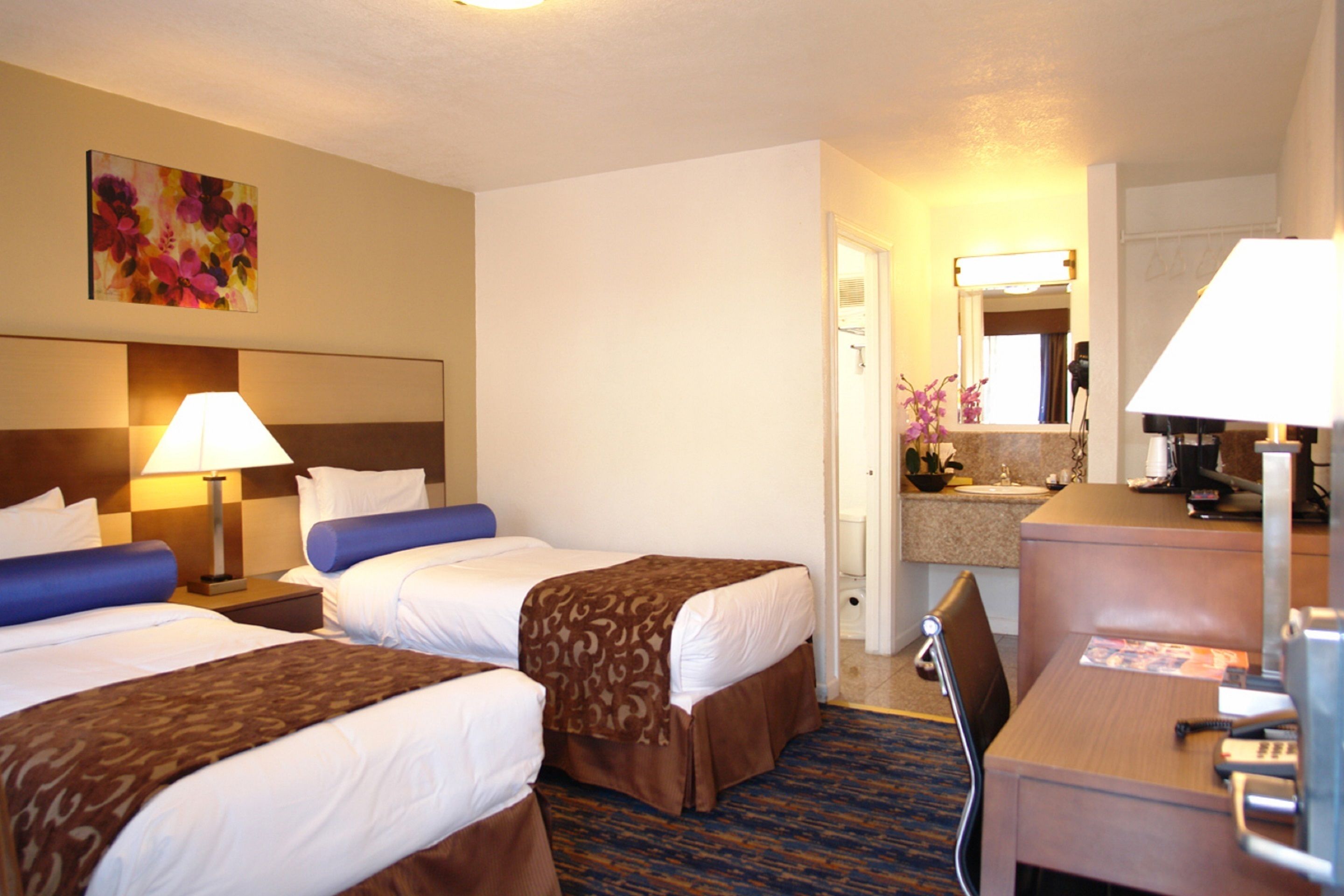 Photo - Howard Johnson By Wyndham Berkeley