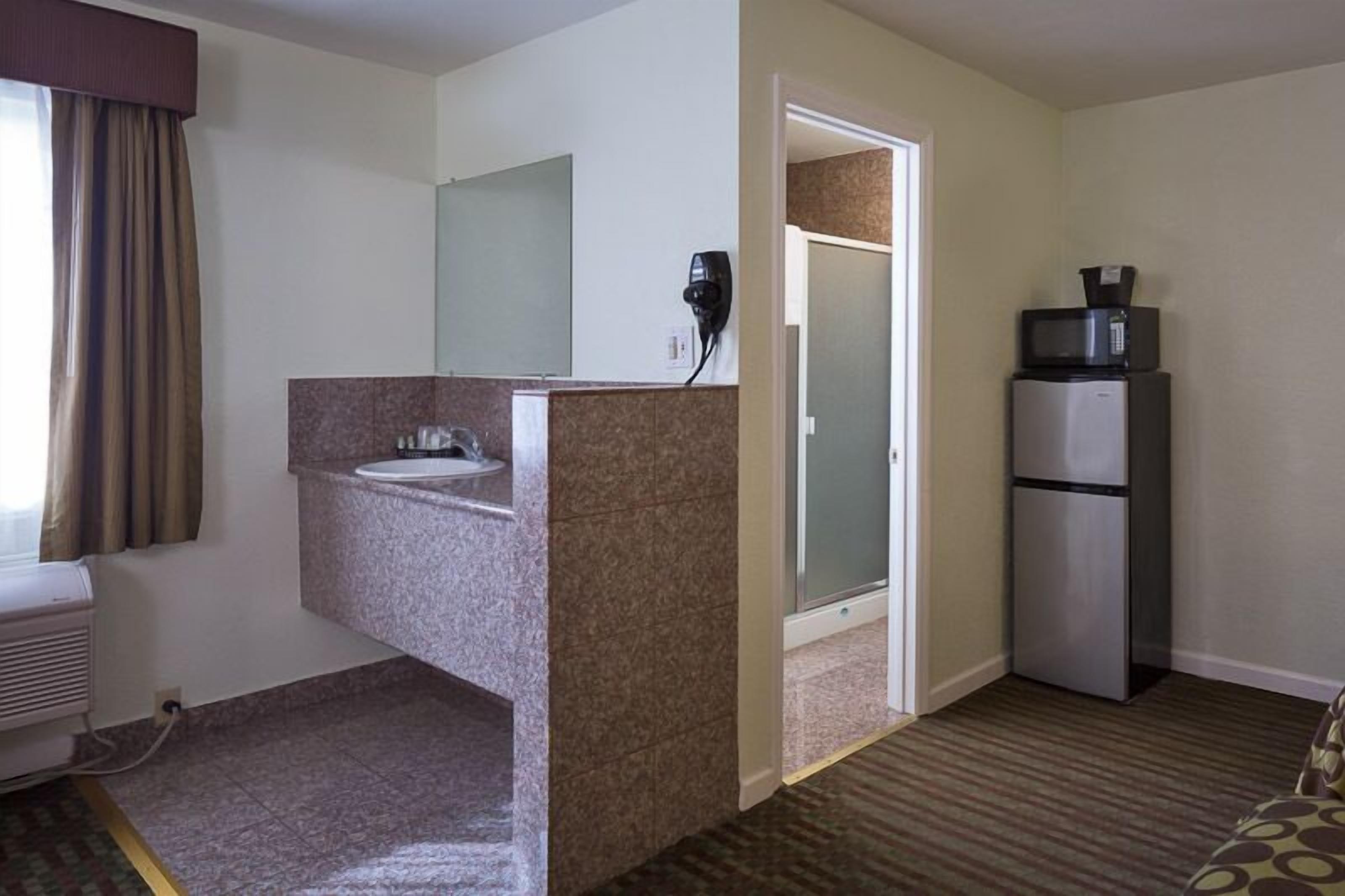 Photo - Howard Johnson By Wyndham Berkeley